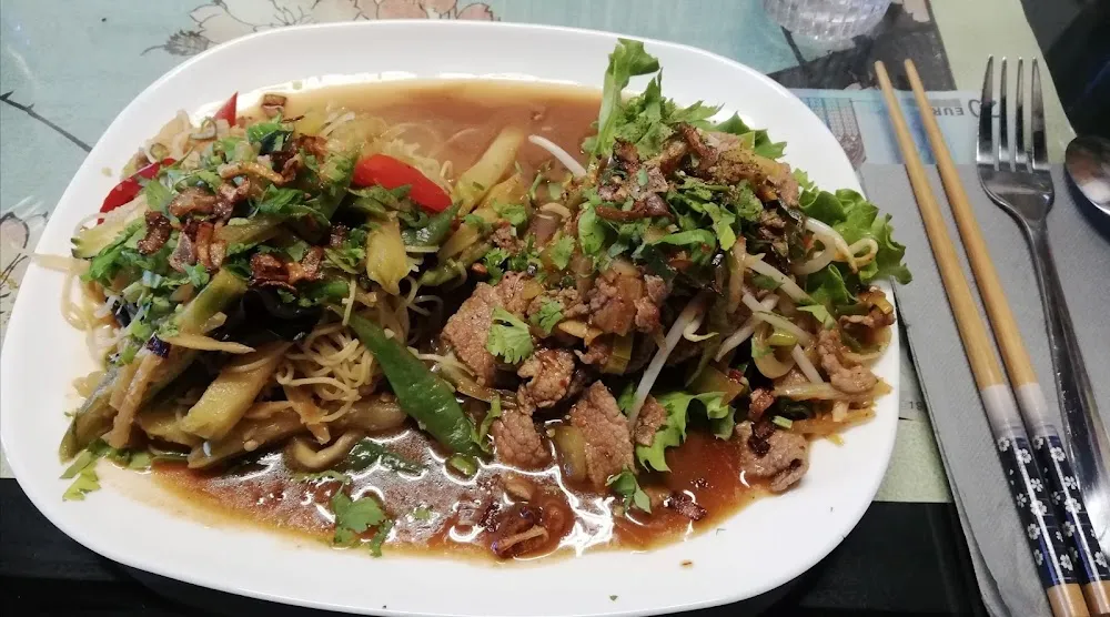 Bœuf Piquant Et Nouilles Sautées Aux Légumes